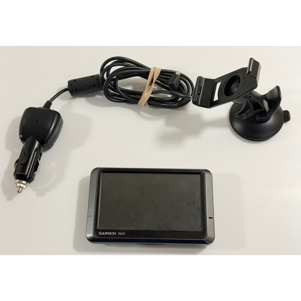 Garmin nuvi 205W GPS Navigator 4.3in Black Widescreen Bundle with SD Card
